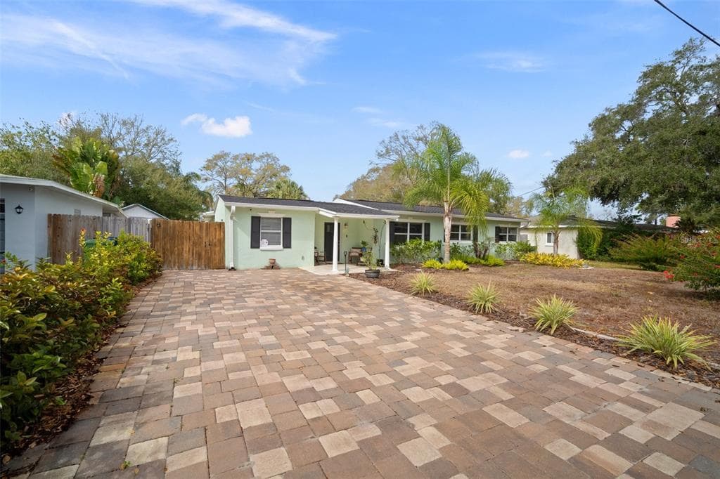 4327 S HUBERT AVENUE TAMPA, FL 33611