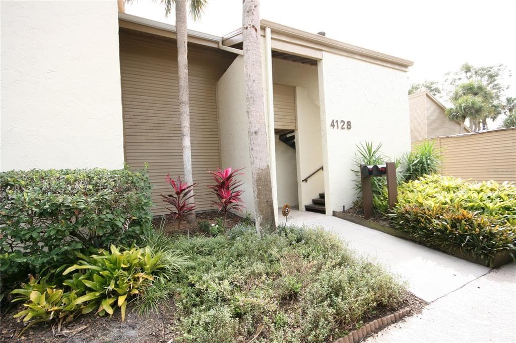4128 PINELAKE LANE UNIT 101 TAMPA, FL 33618