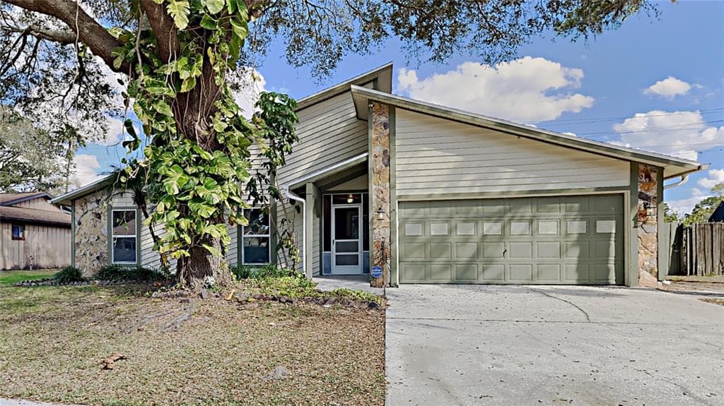 715 SANDY CREEK DRIVE BRANDON, FL 33511