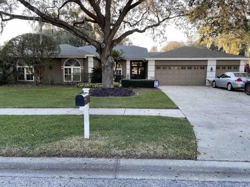 18006 CLEAR LAKE DRIVE LUTZ, FL 33548