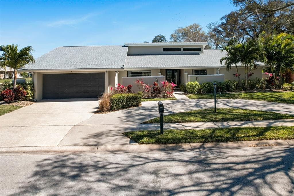 604 KNOLLWOOD DRIVE