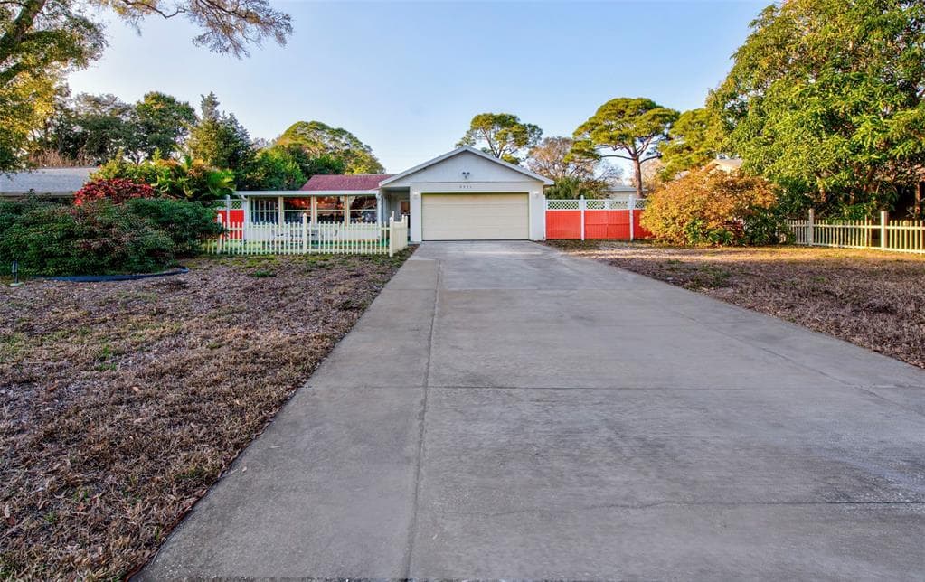 2221 CORONADA WAY S ST PETERSBURG, FL 33712