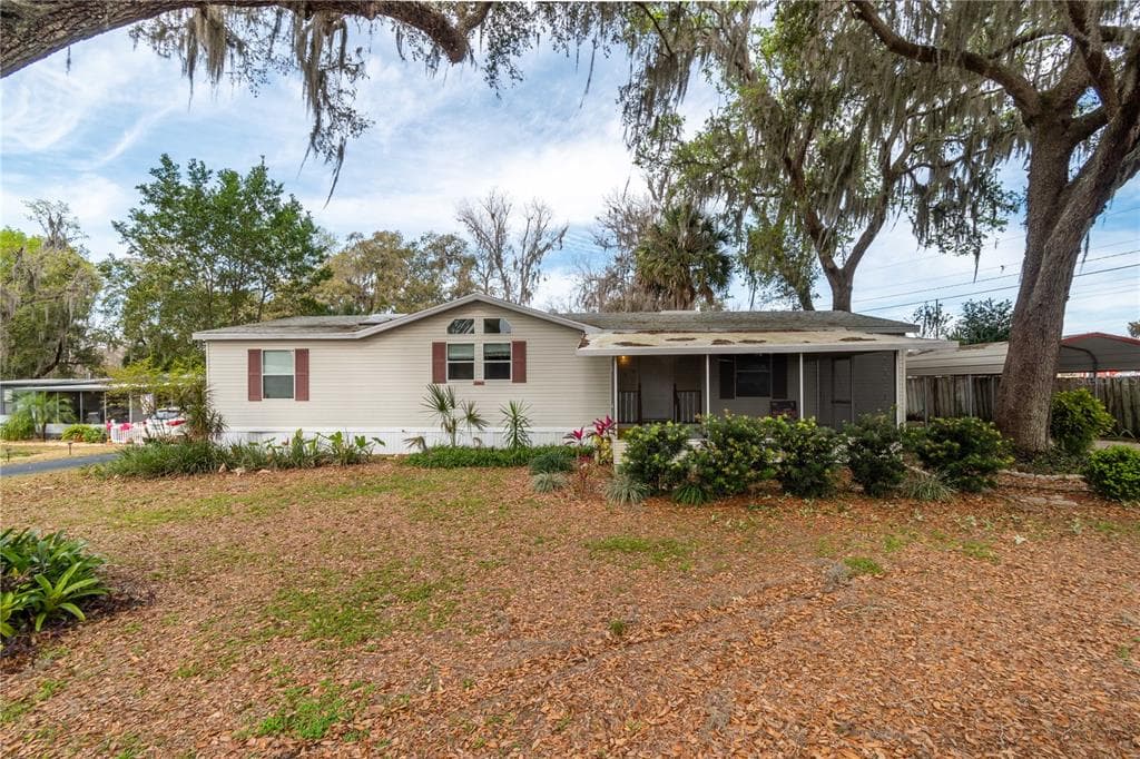 28945 HUBBARD ST LEESBURG, FL 34748
