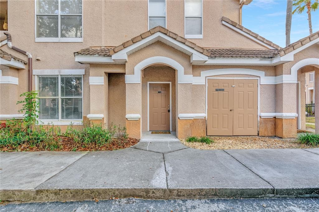 17942 VILLA CREEK DRIVE TAMPA, FL 33647