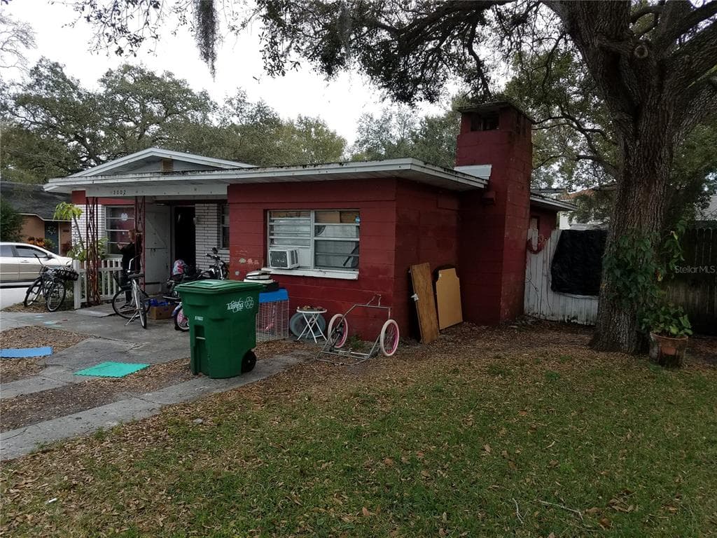 3002 W WALLACE AVENUE TAMPA, FL 33611
