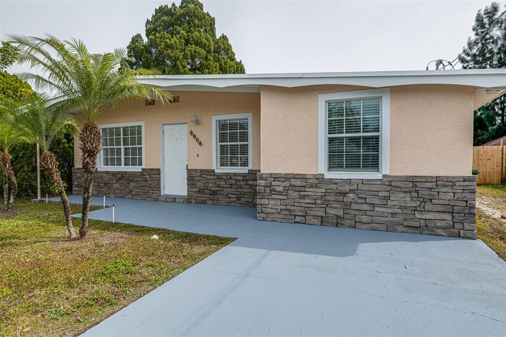 5904 S MANHATTAN AVENUE TAMPA, FL 33616