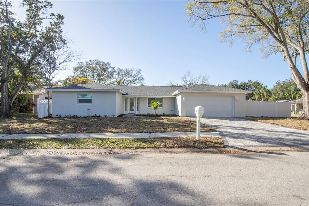 4 VILLAGE LANE SAFETY HARBOR, FL 34695