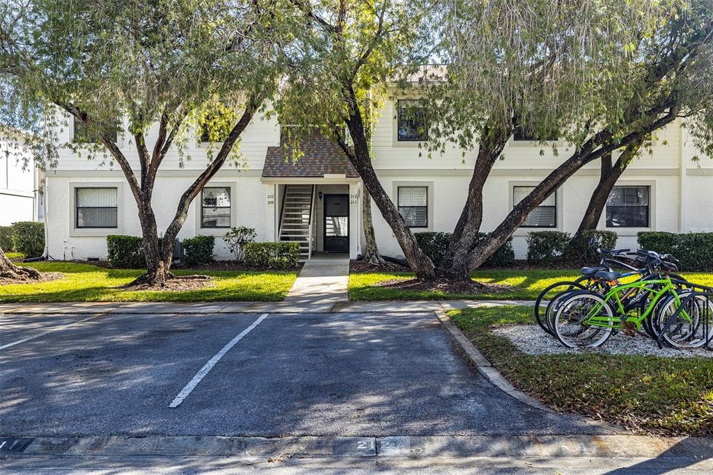 212 MEADOW LANE UNIT 212 OLDSMAR, FL 34677