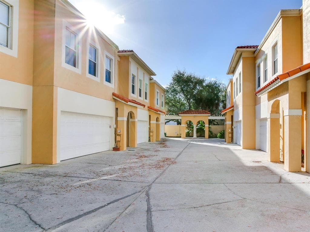 505 S TAMPANIA AVENUE UNIT 2 TAMPA, FL 33609