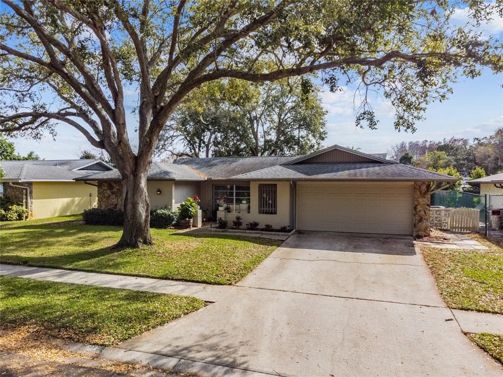 614 CHARISMA DRIVE TARPON SPRINGS, FL 34689
