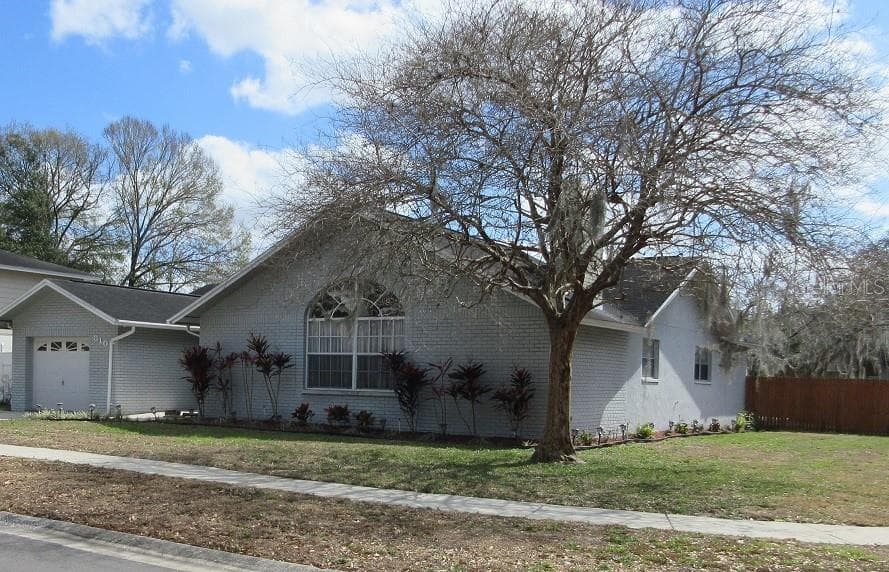810 CONGRESS COURT TAMPA, FL 33613