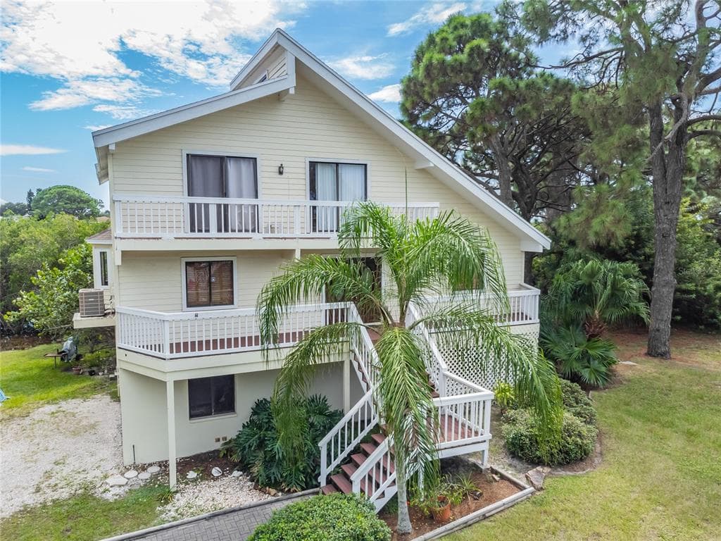 1611 SEA BREEZE DRIVE TARPON SPRINGS, FL 34689