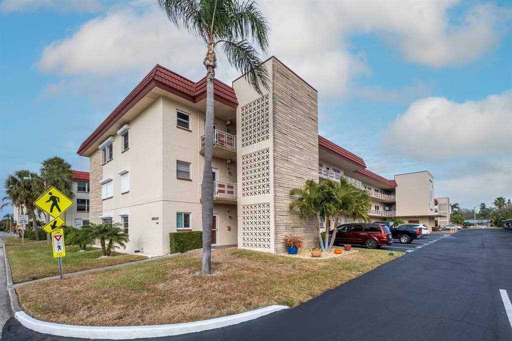 3010 59TH STREET S UNIT 106 GULFPORT, FL 33707