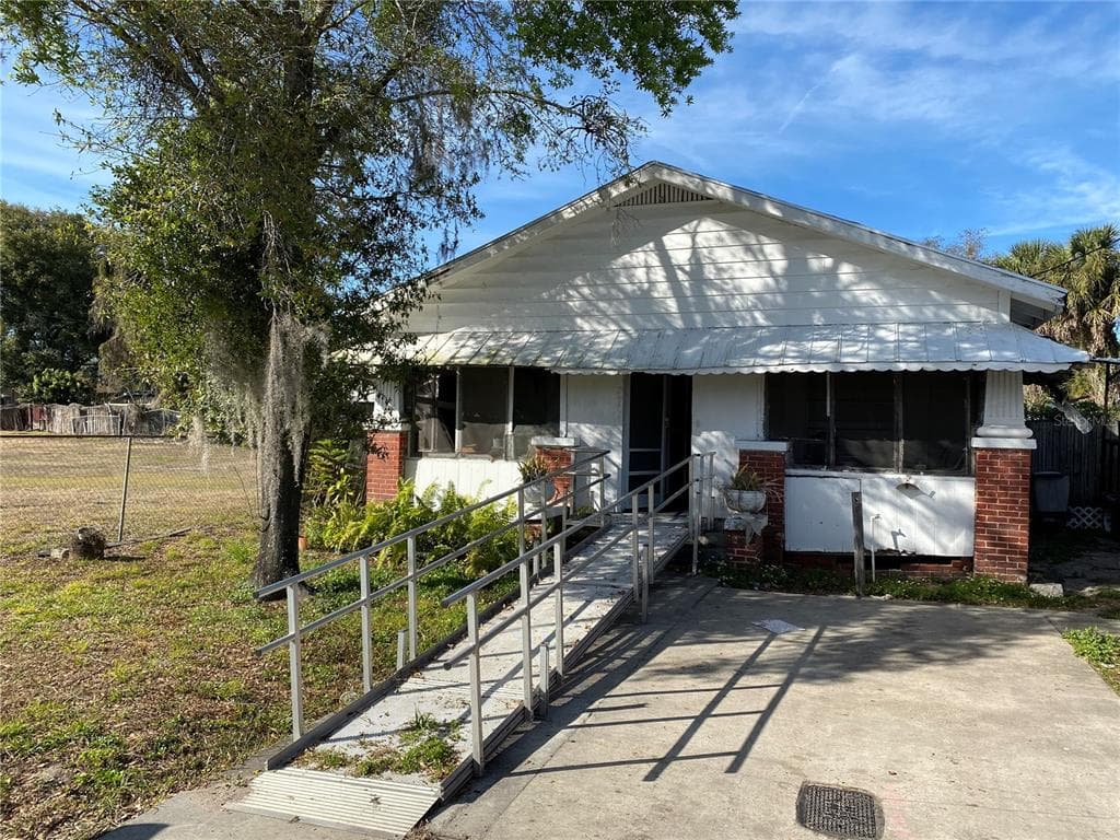 2704 E 24TH AVENUE TAMPA, FL 33605