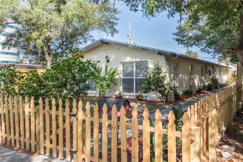 873 26TH AVENUE N UNIT A ST PETERSBURG, FL 33704