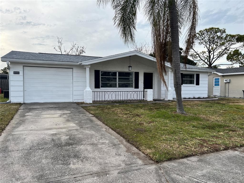 10011 KINGSWOOD LN. PORT RICHEY, FL 34668