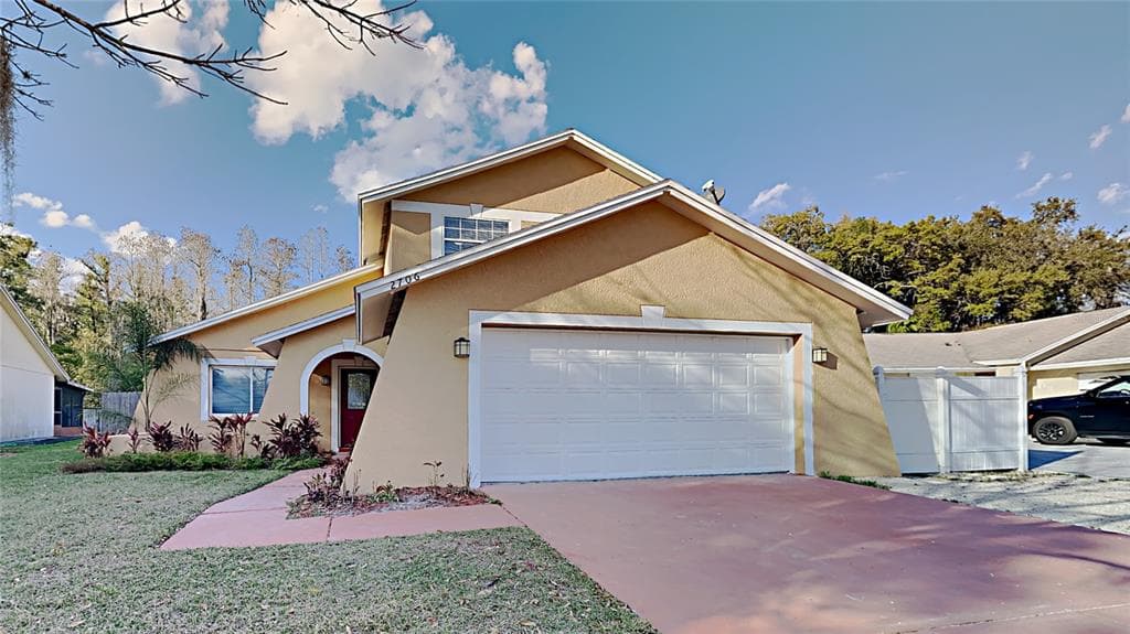2706 LAKEVILLE DRIVE TAMPA, FL 33618