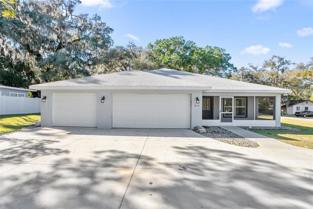 819 HOWELL AVENUE BROOKSVILLE, FL 34601