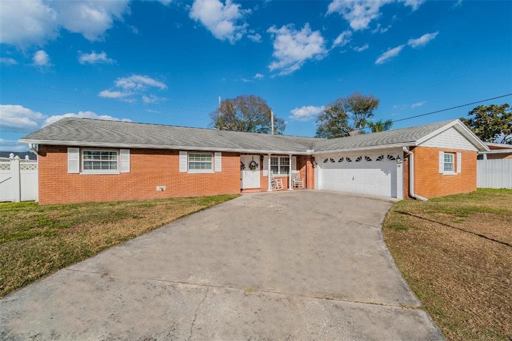 7905 N WOODLYNNE AVENUE TAMPA, FL 33614