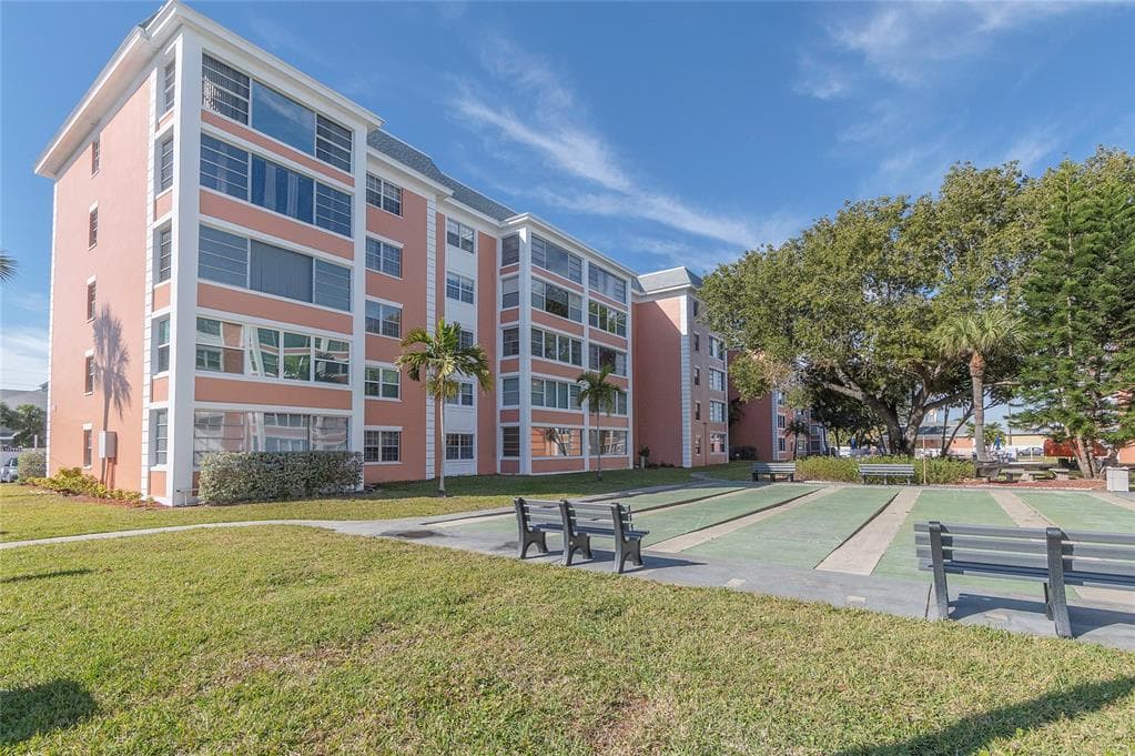6960 20TH AVENUE N UNIT 302 ST PETERSBURG, FL 33710