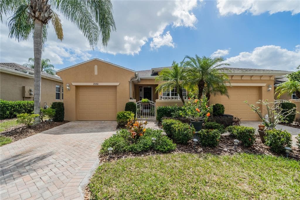2440 KENSINGTON GREENS DRIVE UNIT 19 SUN CITY CENTER, FL 33573