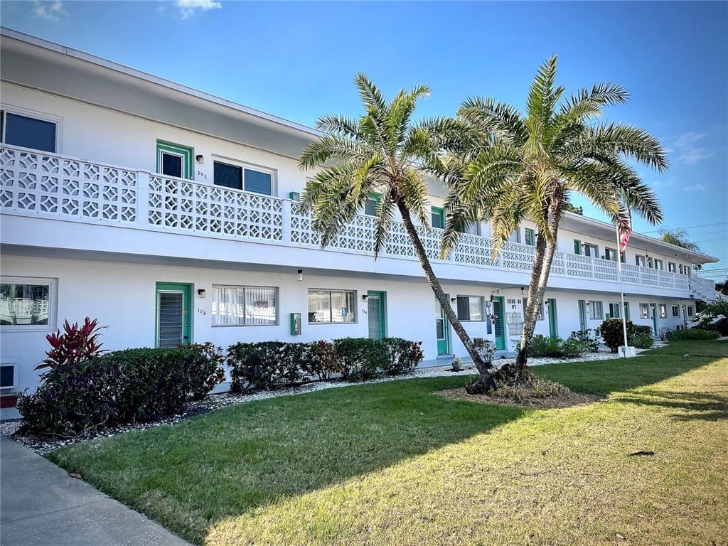 11200 86TH AVENUE UNIT 204 SEMINOLE, FL 33772