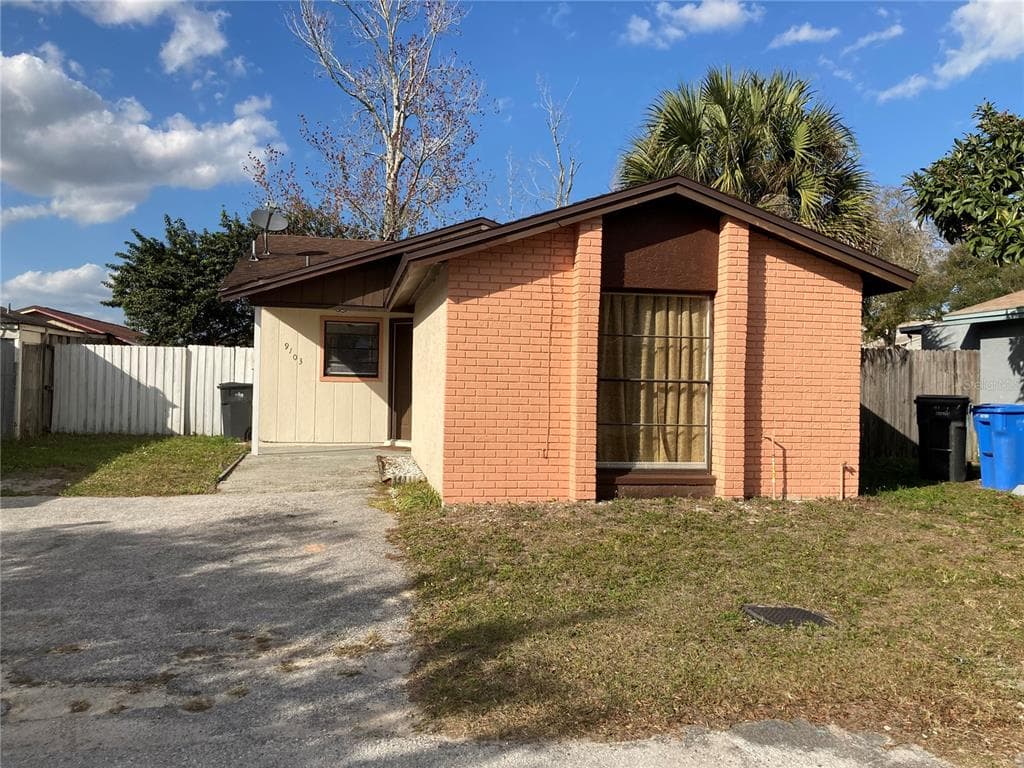 9103 SANDCROFT COURT
