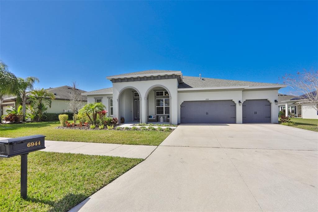 6944 CRESTPOINT DRIVE APOLLO BEACH, FL 33572