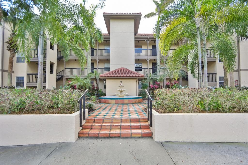 2400 FEATHER SOUND DRIVE UNIT 723 CLEARWATER, FL 33762