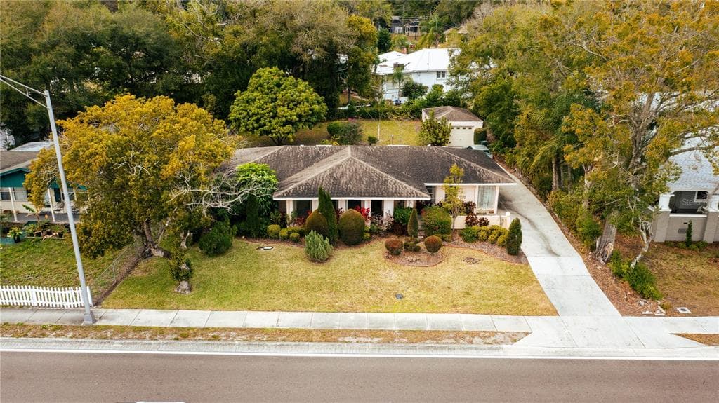811 SIKES BOULEVARD LAKELAND, FL 33815