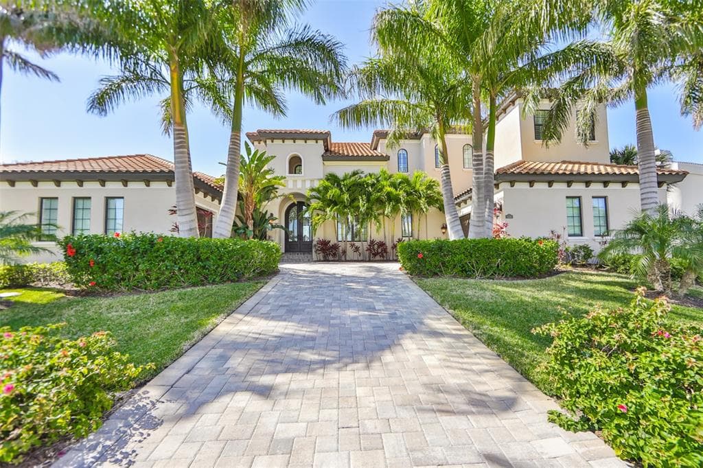 646 COLUMBUS DRIVE TIERRA VERDE, FL 33715