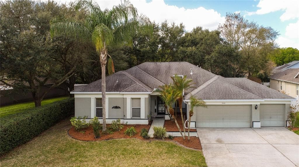 5004 WHISPERING LEAF TRAIL VALRICO, FL 33596