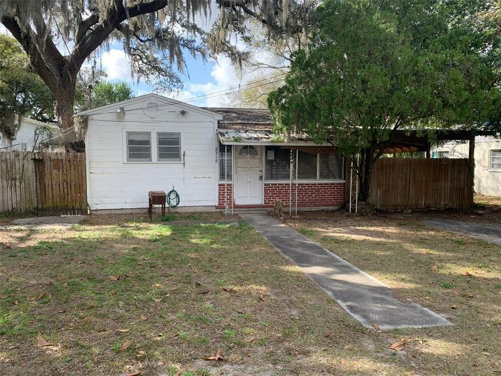 8518 N OLA AVENUE TAMPA, FL 33604