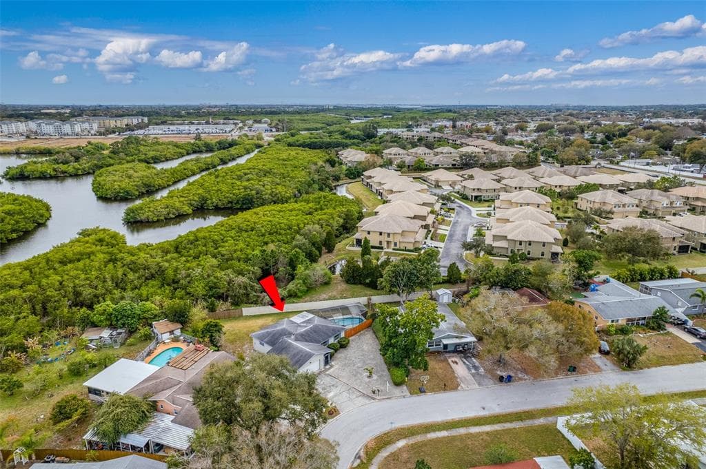 8126 FLAME VINE AVENUE SEMINOLE, FL 33777