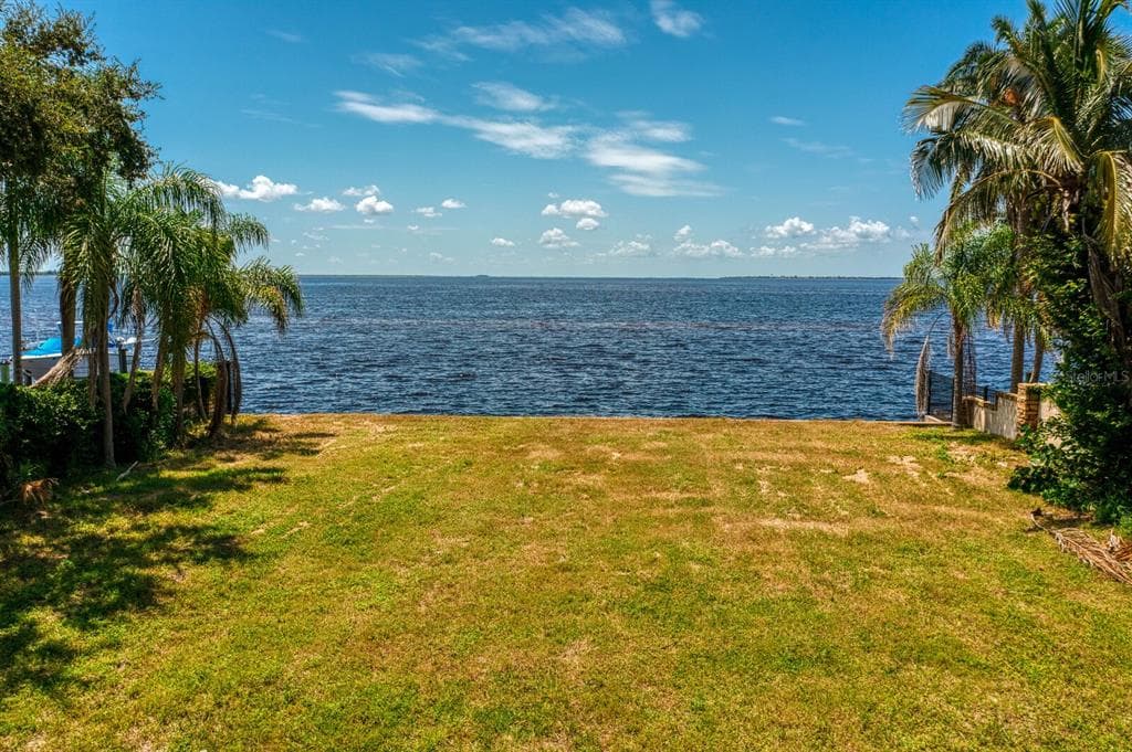 110 MARTINIQUE AVENUE TAMPA, FL 33606