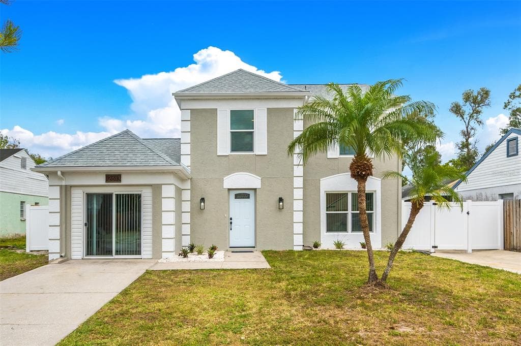 12613 GORDA CIRCLE E LARGO, FL 33773