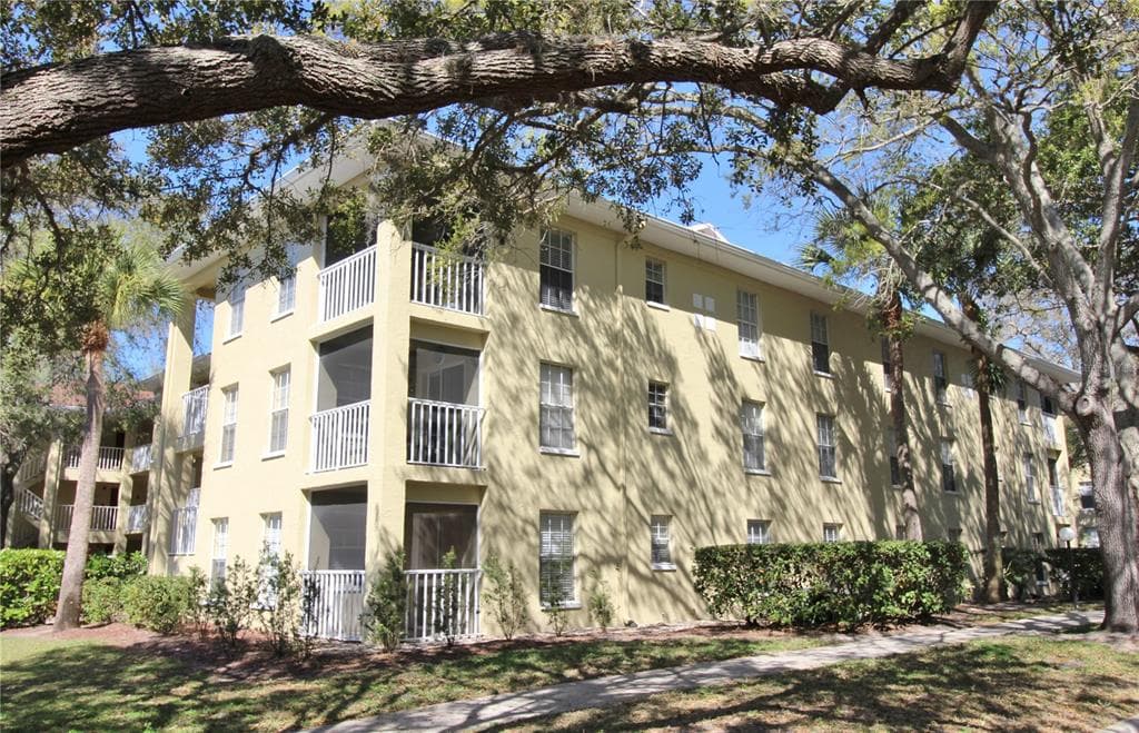 2690 CORAL LANDINGS BOULEVARD UNIT 611 PALM HARBOR, FL 34684