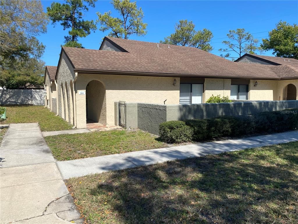 6262 142ND AVENUE N UNIT 201 CLEARWATER, FL 33760
