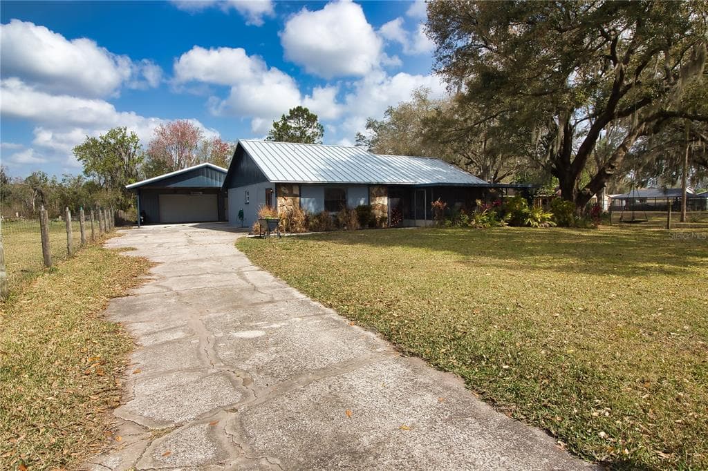 2102 STRAWBERRY DRIVE PLANT CITY, FL 33563