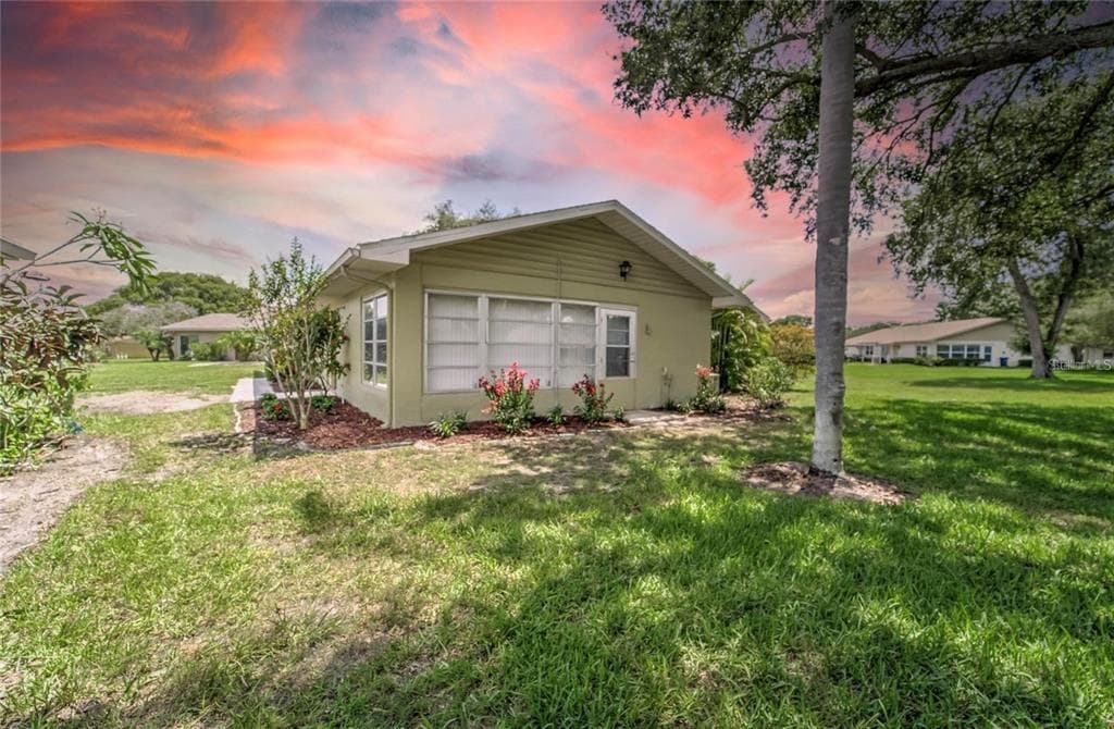 1904 CANTERBURY LANE UNIT 9 SUN CITY CENTER, FL 33573
