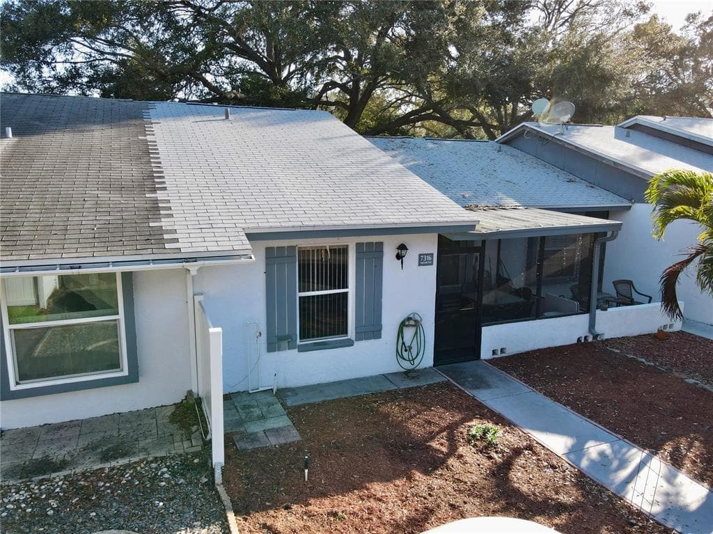 7316 PARKSIDE VILLAS DRIVE N ST PETERSBURG, FL 33709