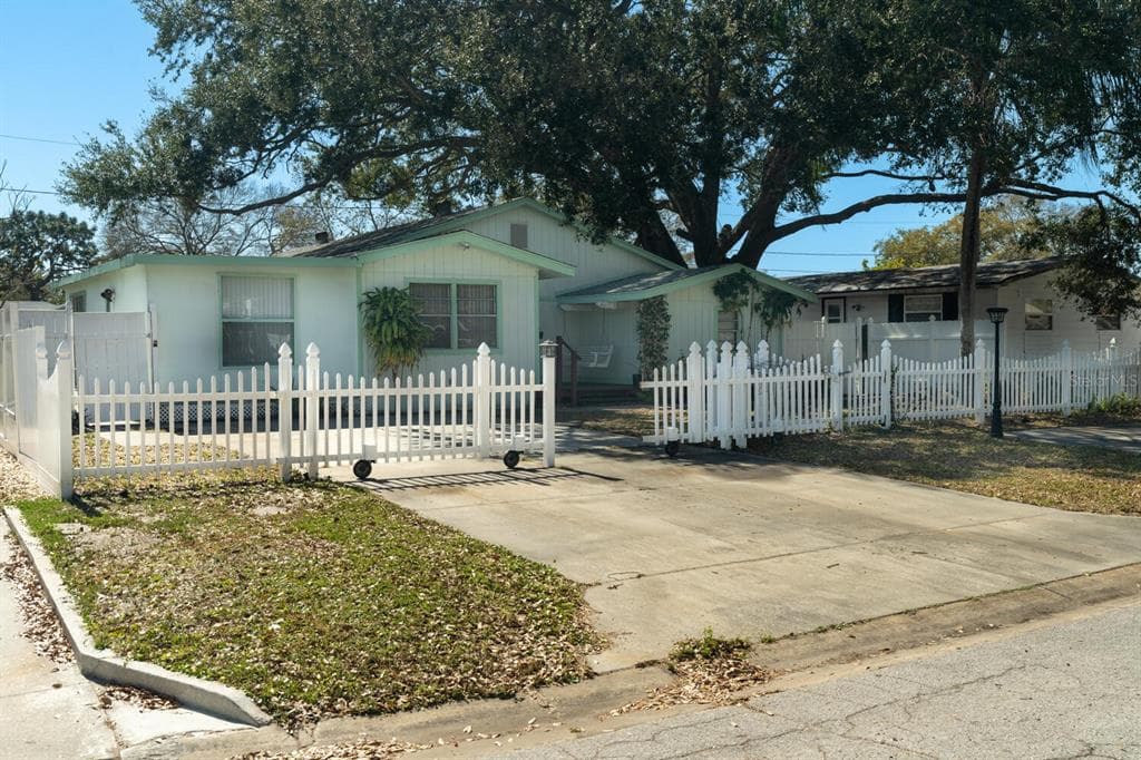 6122 108TH AVENUE N PINELLAS PARK, FL 33782