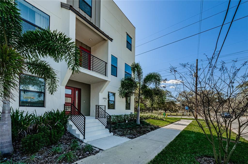 6902 S MACDILL AVENUE UNIT 1 TAMPA, FL 33611