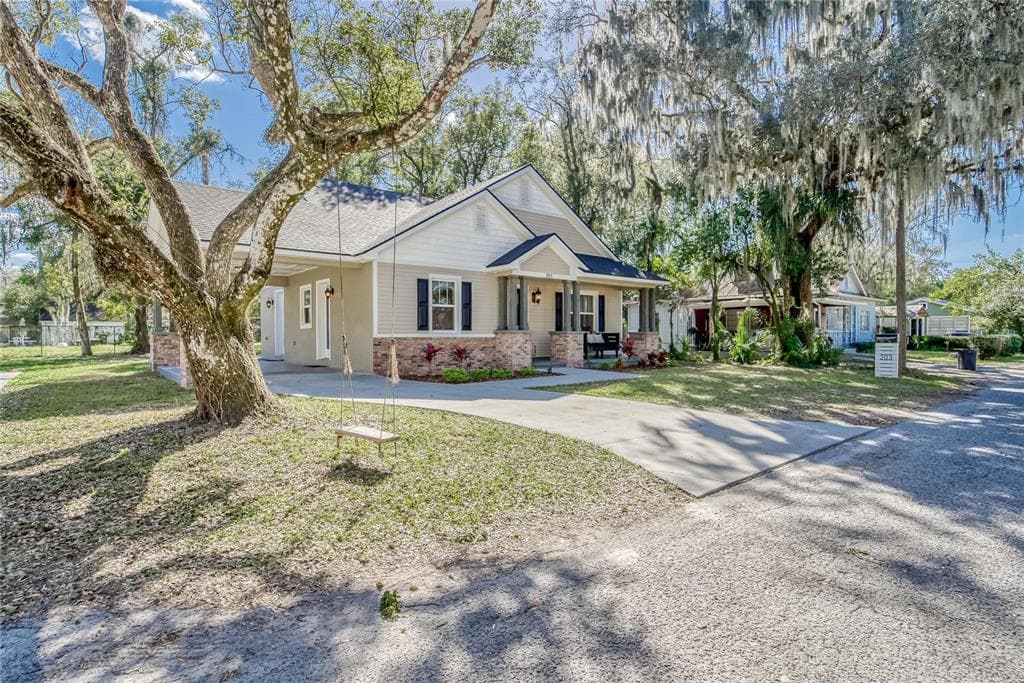 203 W SAUNDERS STREET PLANT CITY, FL 33563