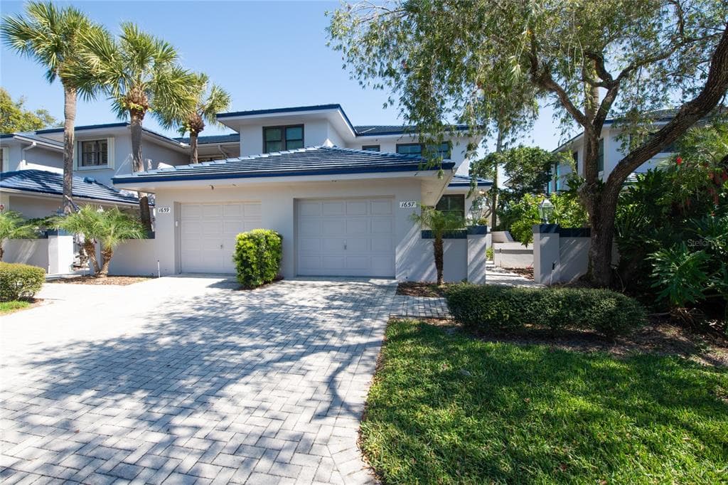1657 WATERMARK CIRCLE NE ST PETERSBURG, FL 33702