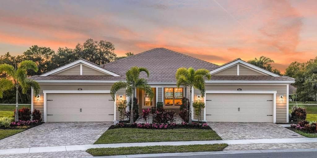 5541 LONG SHORE LOOP UNIT 11 SARASOTA, FL 34238