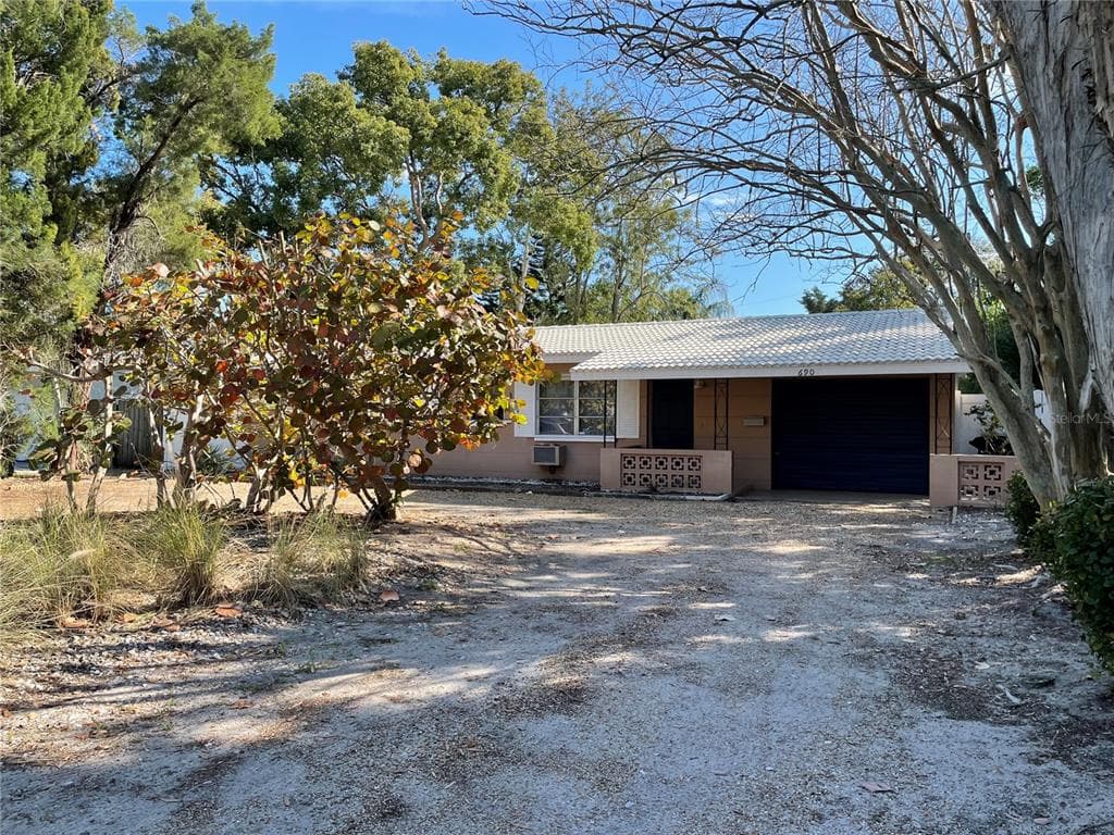 690 69TH AVENUE S ST PETERSBURG, FL 33705