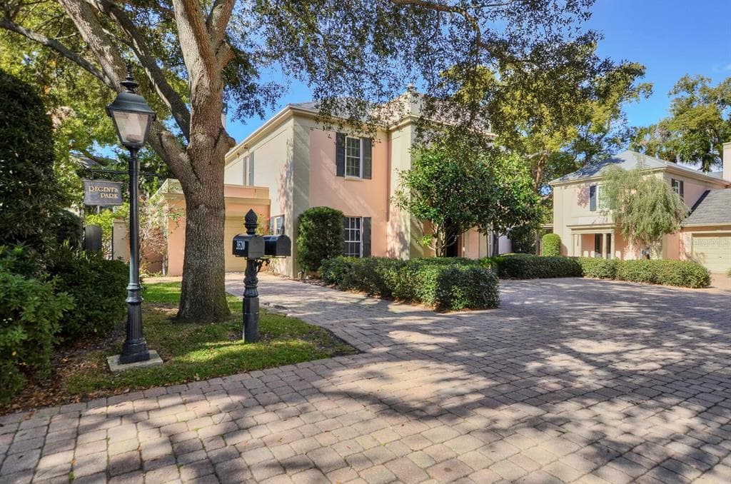 3520 REGENT PARK TAMPA, FL 33629