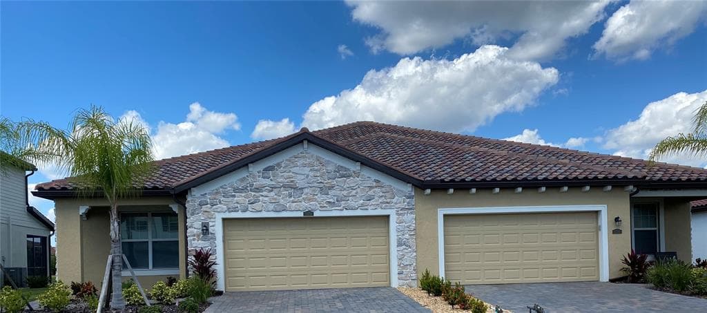 2611 AVOLET COURT LAKEWOOD RANCH, FL 34211