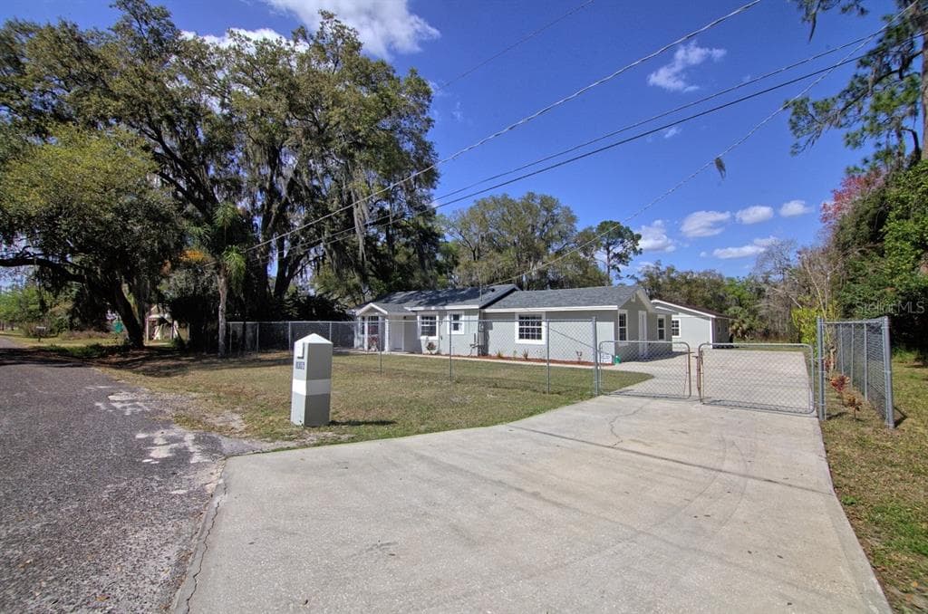 3816 PENNSYLVANIA AVENUE PLANT CITY, FL 33566